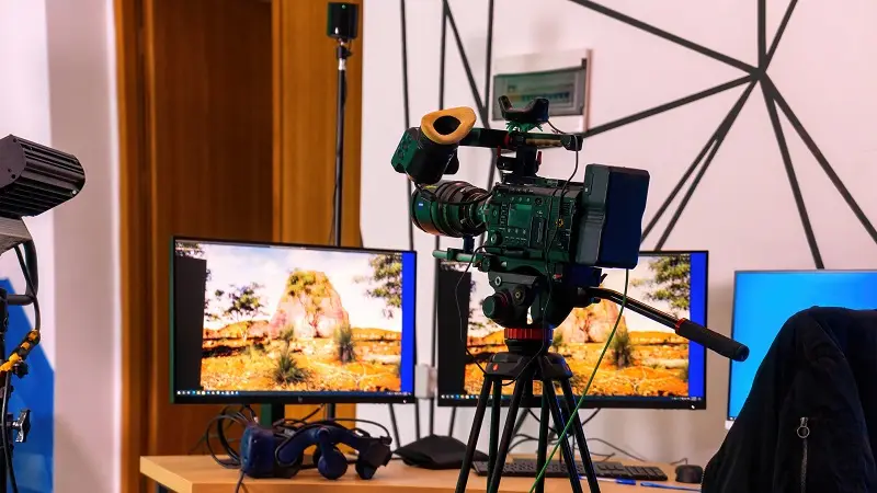 Engaging dualmedia virtual content material on display screen
